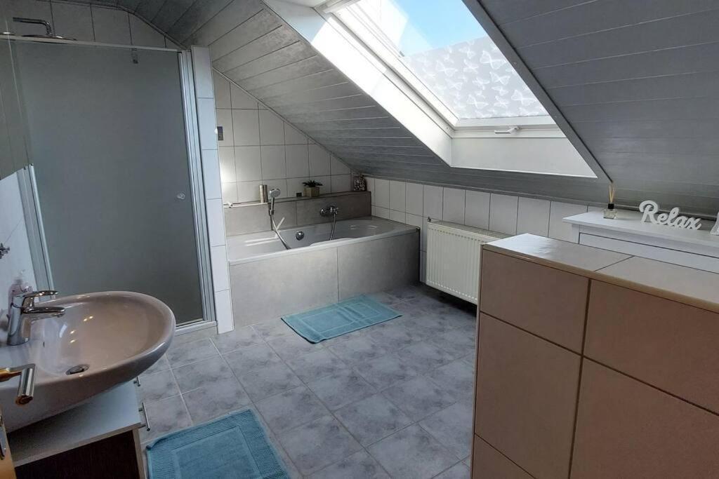 Grosse Tolle 4 Zimmer Ferienwohnung Im Herzen Des Odenwaldes Mörlenbach Buitenkant foto